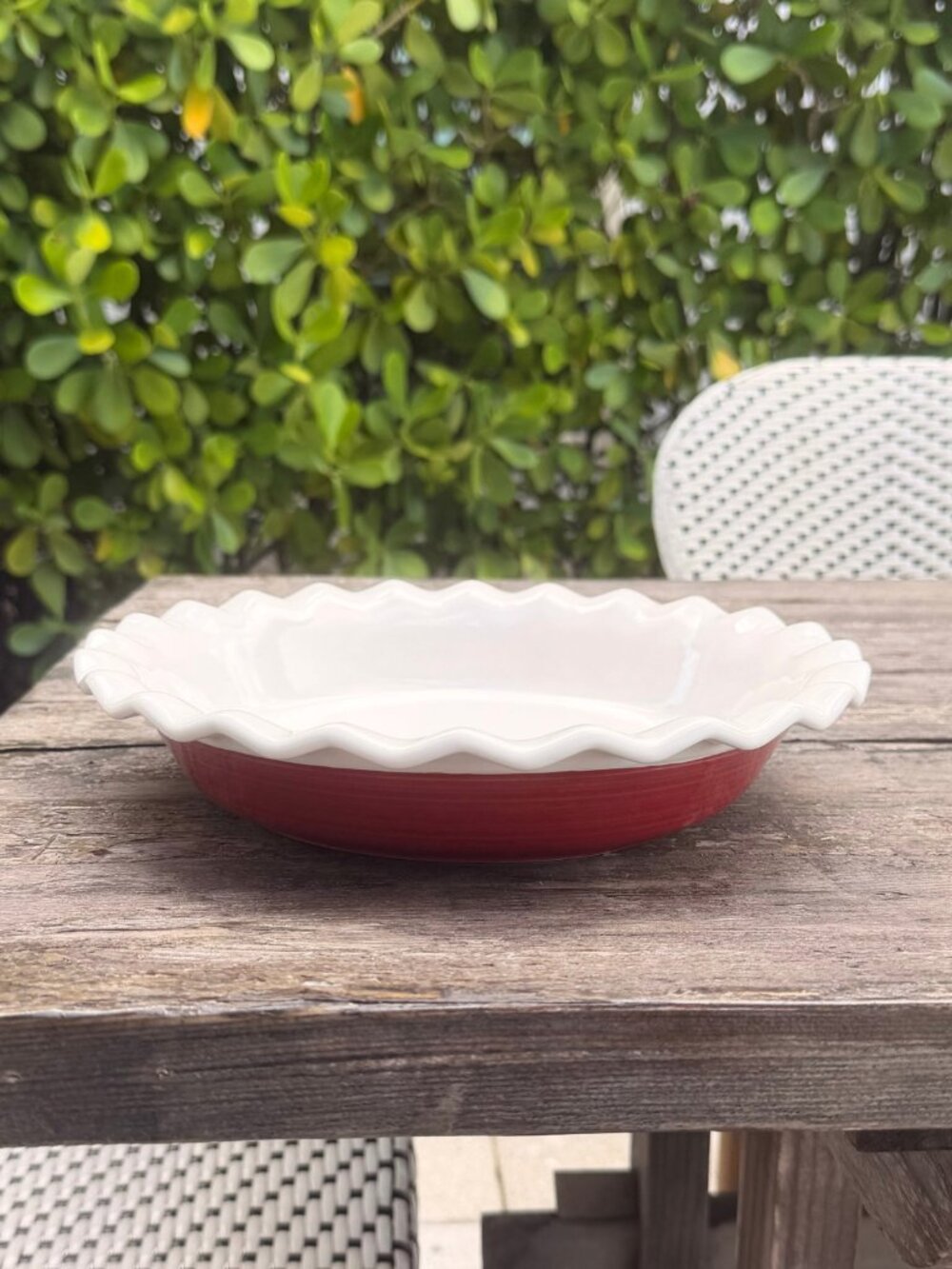 Corning Ware Pie Plate Etch 9.5" Red Bottom & White Stoneware Ruffled Edge